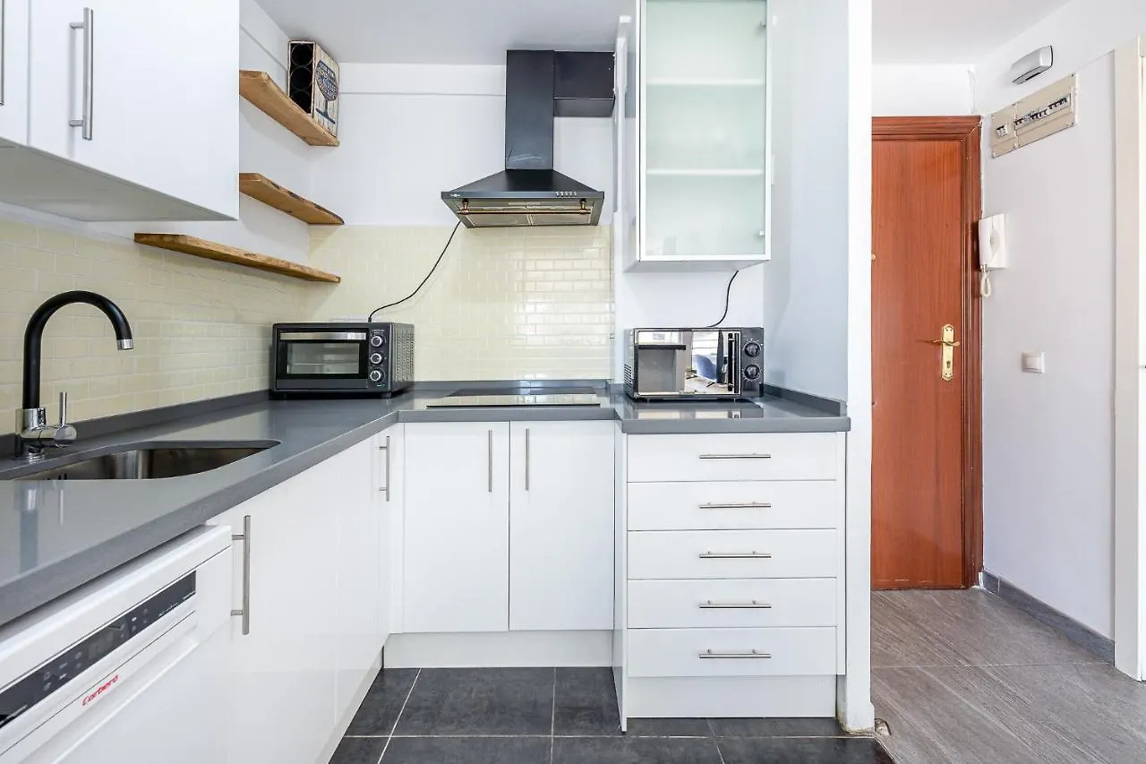 797 Holiday Rentals - Acogedor Apartamento Para 3 Con Piscina Benalmadena Apartment