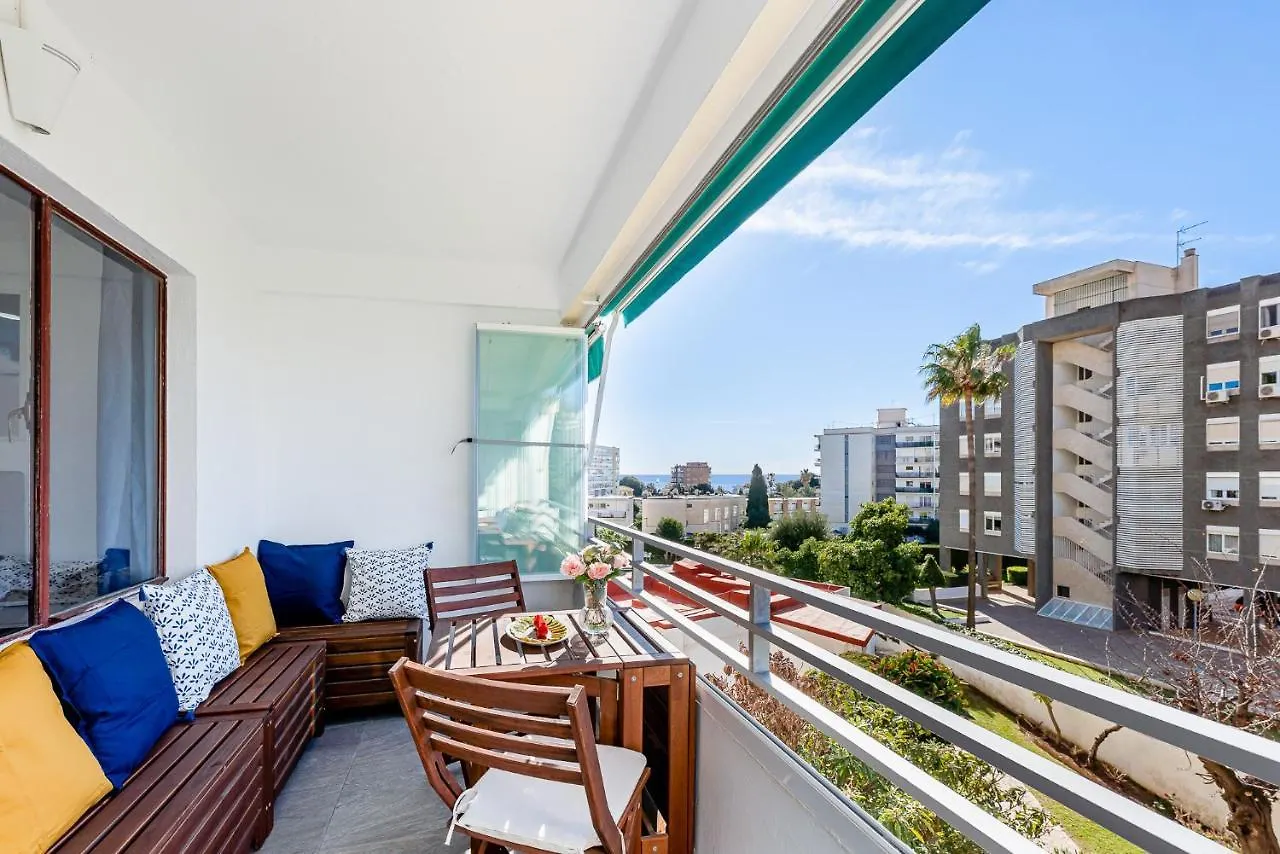 797 Holiday Rentals - Acogedor Apartamento Para 3 Con Piscina Benalmadena Spain