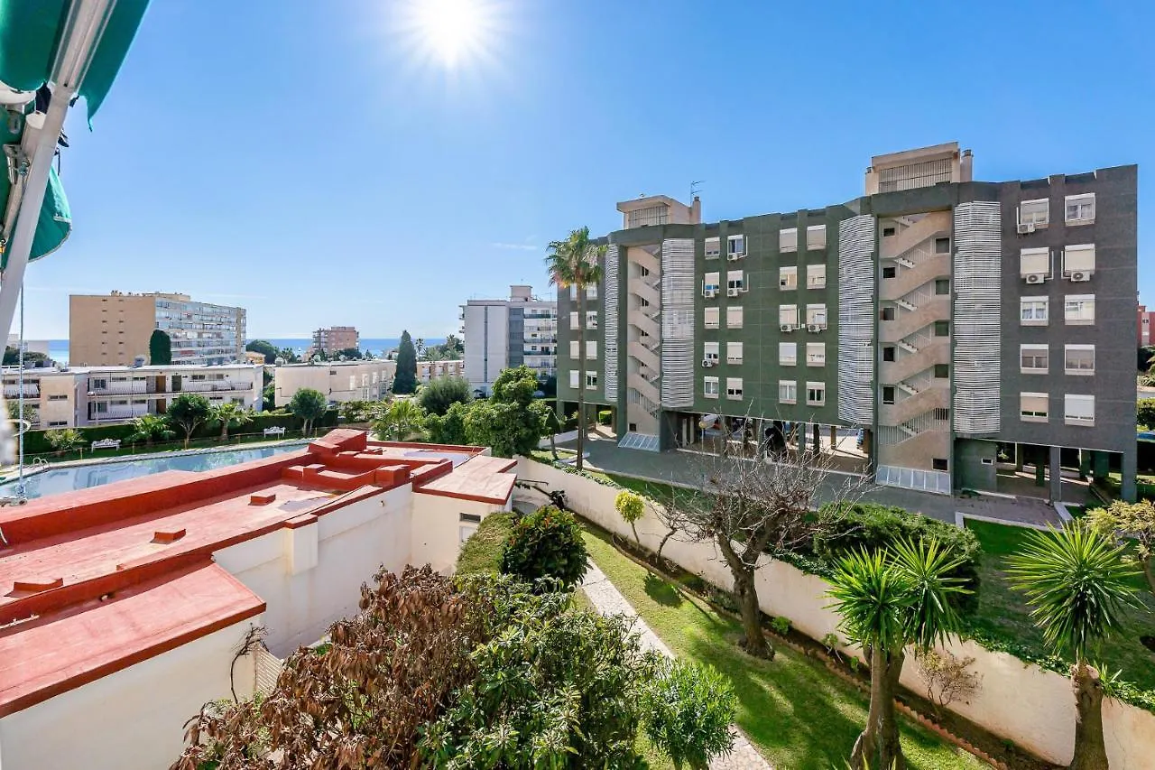 797 Holiday Rentals - Acogedor Apartamento Para 3 Con Piscina Benalmadena Apartment