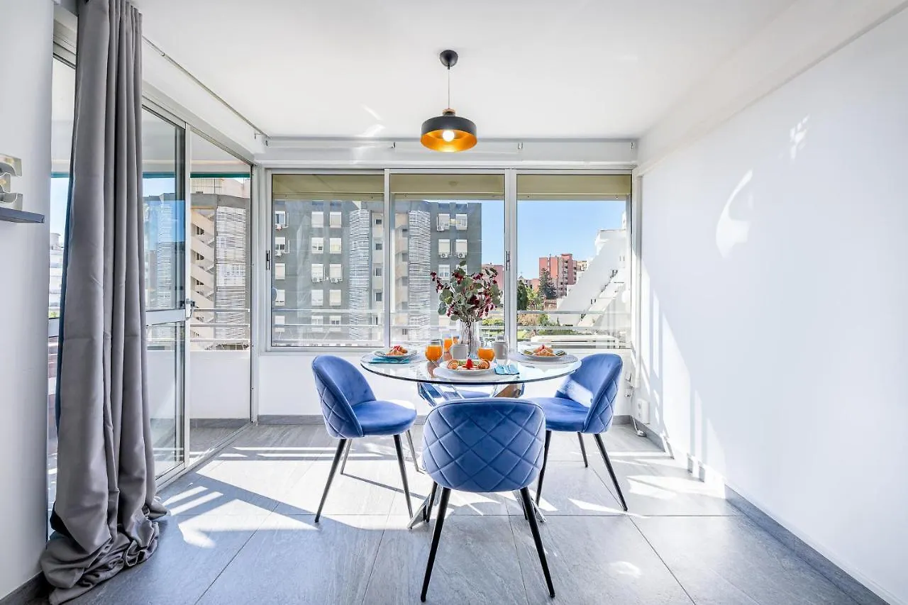 797 Holiday Rentals - Acogedor Apartamento Para 3 Con Piscina ベナルマデナ アパート